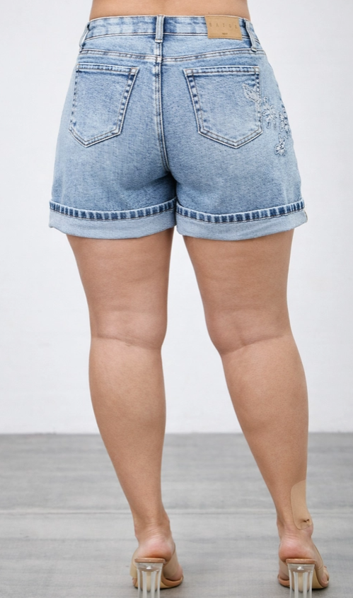 Embroidery Relaxed Fit Short PLUS