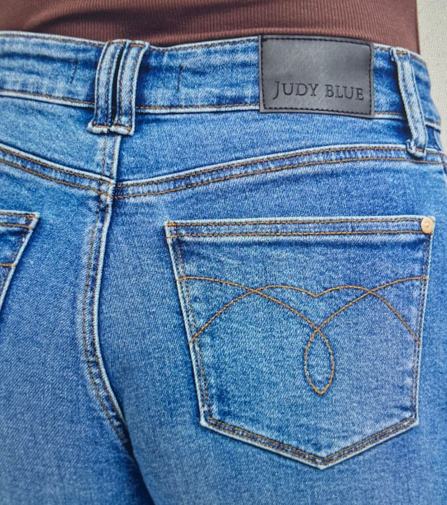 Soft Stitch Pocket Barrel Jean