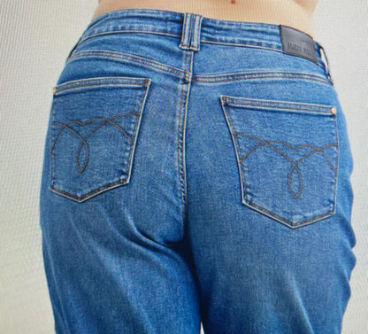 Soft Stitch Pocket Barrel Jean PLUS