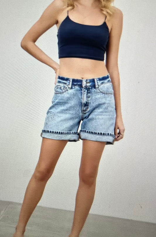 Embroidery Mid Rise Relaxed Short