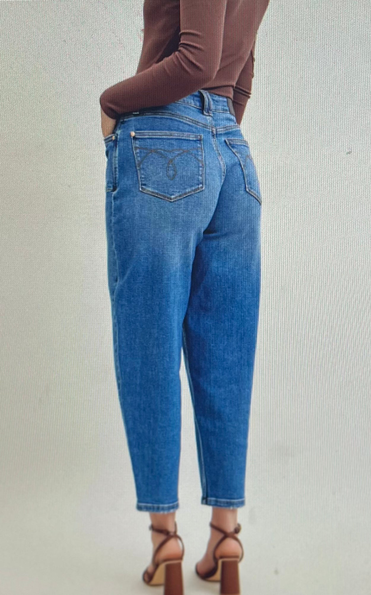 Soft Stitch Pocket Barrel Jean