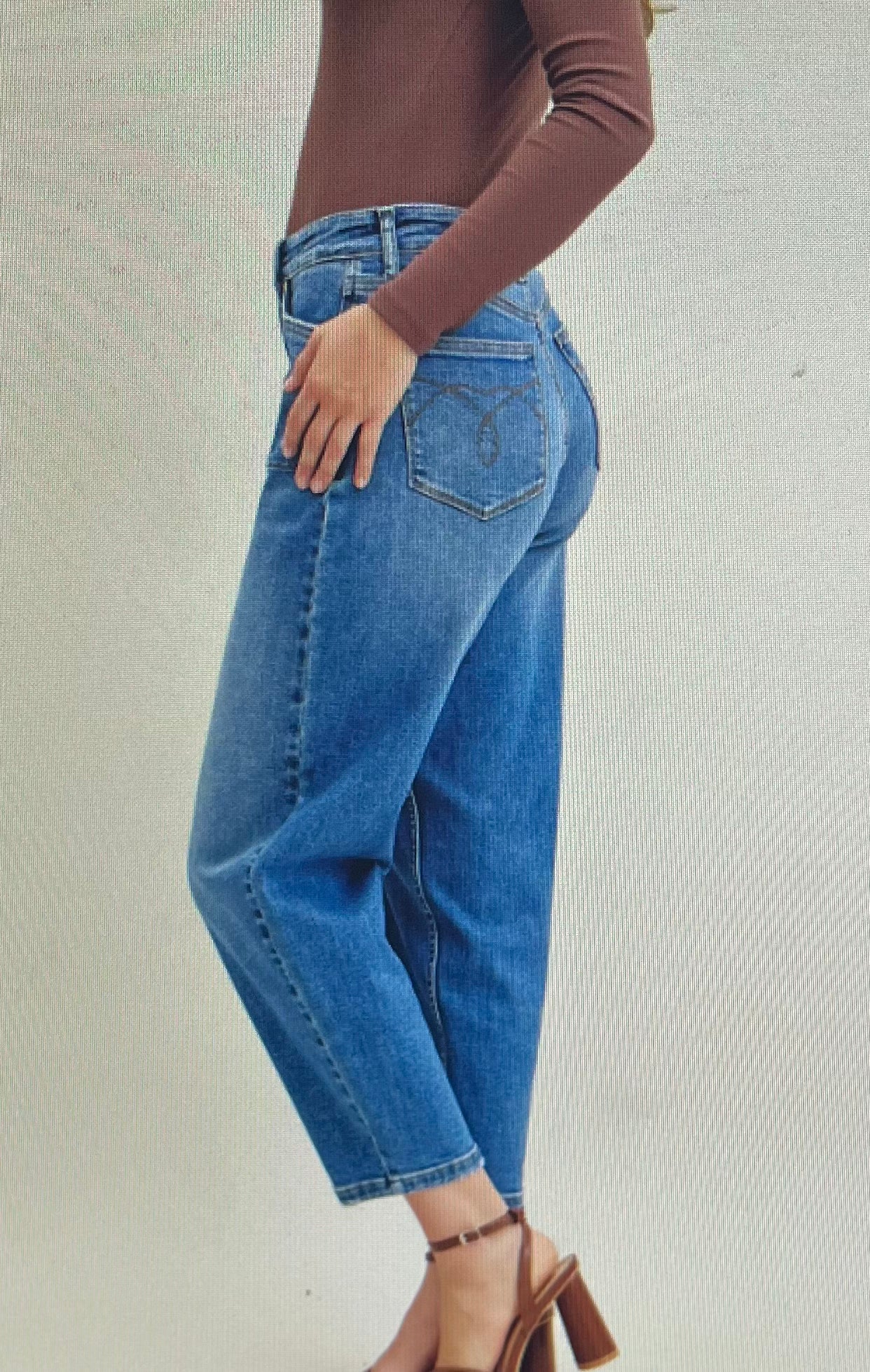 Soft Stitch Pocket Barrel Jean